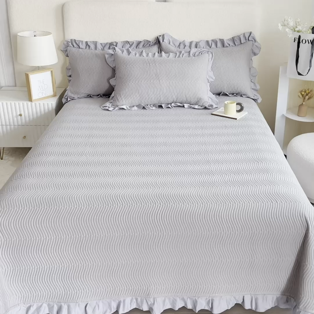 91家纺网 家纺一手货源 找家纺 恋绒家纺 2025新款全棉床盖纯棉夹棉床盖花边款直角款（可定做） 高级灰