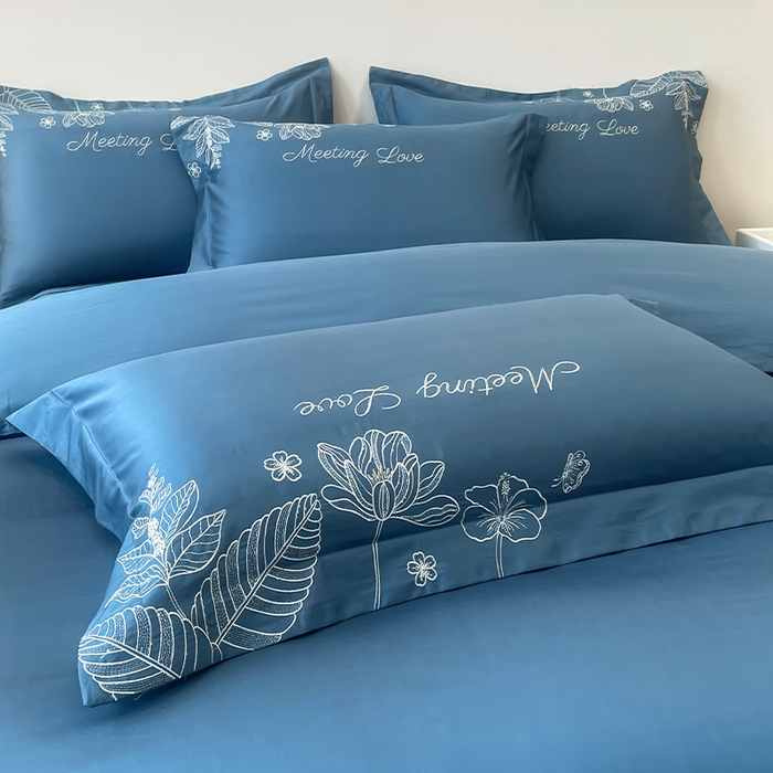 91家纺网 家纺一手货源 找家纺 2024新款亲肤棉磨毛刺绣四件套-花前悦夏 花前悦夏-深海蓝