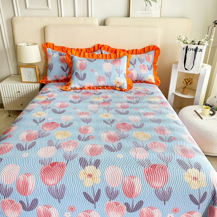 91家纺网 家纺一手货源 找家纺 恋绒家纺 2025新款全棉床盖纯棉夹棉床盖花边款直角款（可定做） 淡香花语