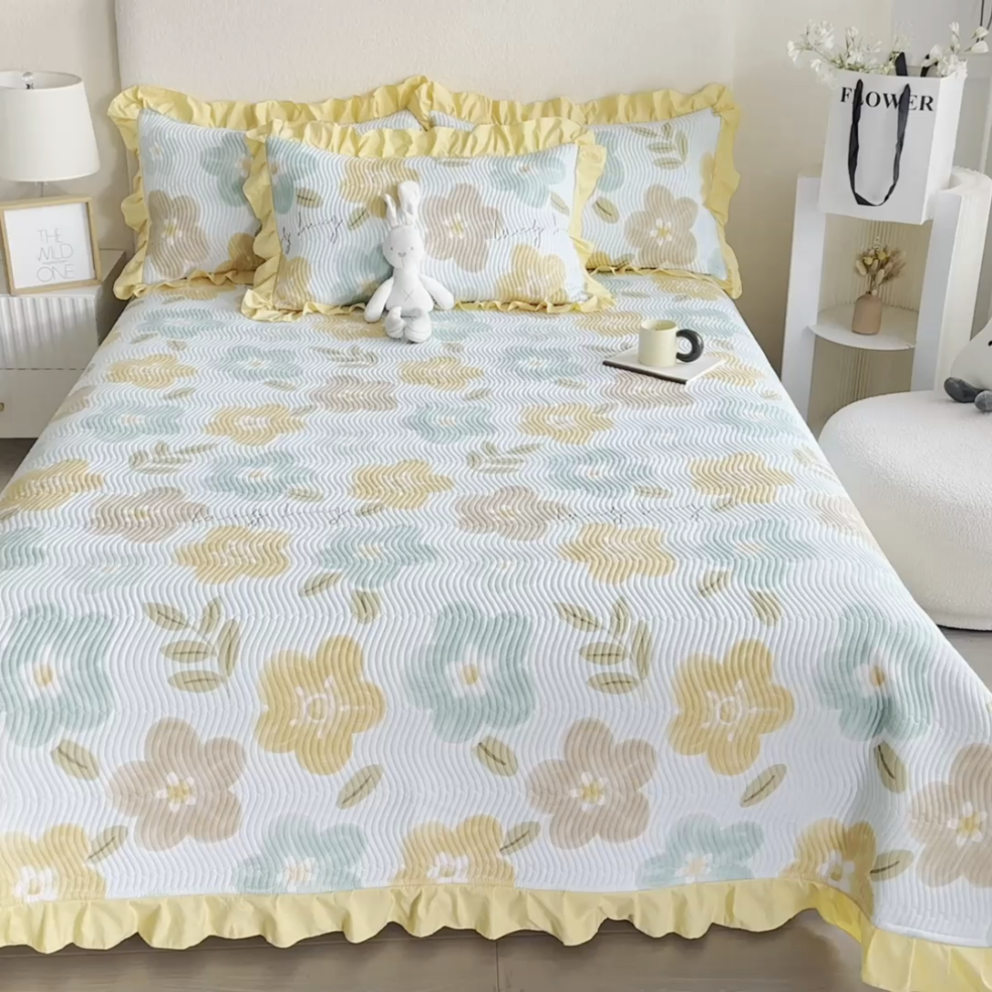 91家纺网 家纺一手货源 找家纺 恋绒家纺 2025新款全棉床盖纯棉夹棉床盖花边款直角款（可定做） 幸福里