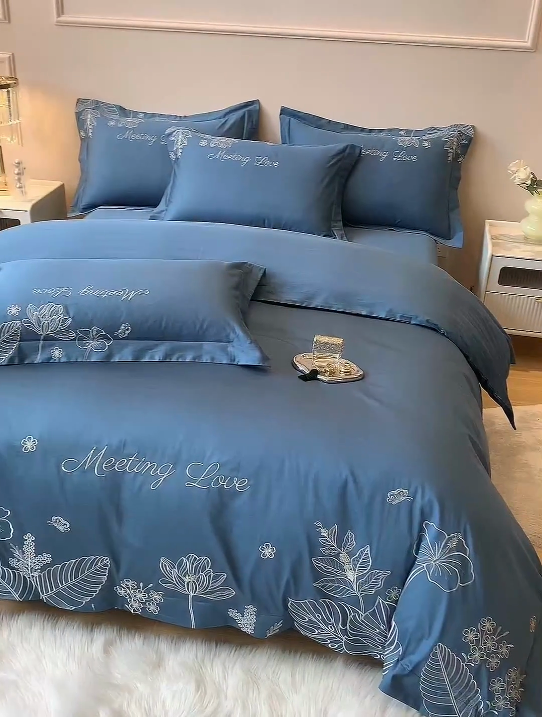 91家纺网 家纺一手货源 找家纺 2024新款亲肤棉磨毛刺绣四件套-花前悦夏 花前悦夏-深海蓝
