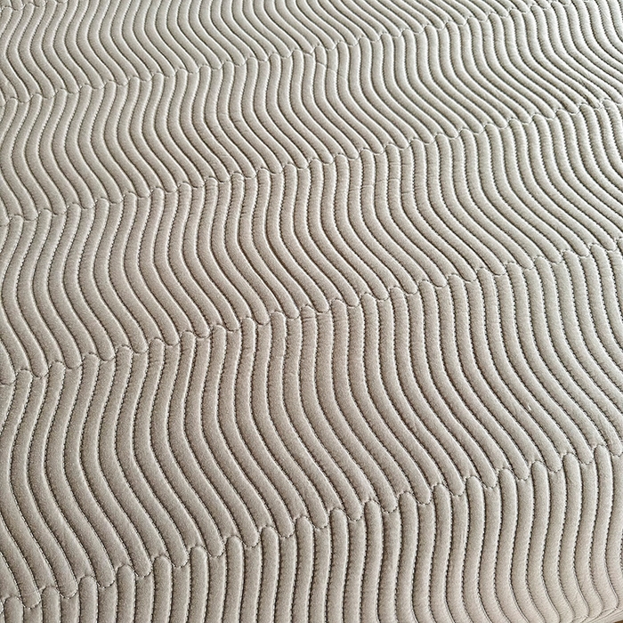 91家纺网 家纺一手货源 找家纺 恋绒家纺 2025新款全棉床盖纯棉夹棉床盖花边款直角款（可定做） 高级灰