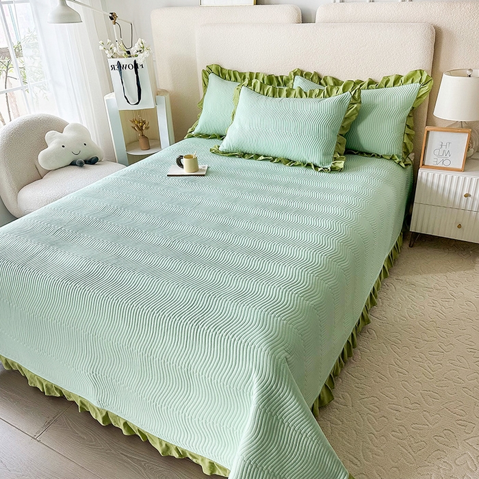91家纺网 家纺一手货源 找家纺 恋绒家纺 2025新款全棉床盖纯棉夹棉床盖花边款直角款（可定做） 水光绿