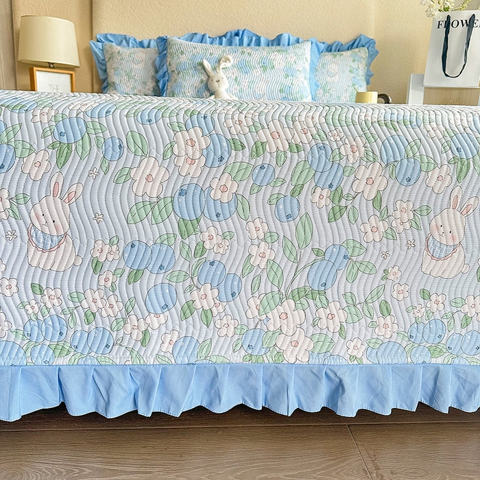 91家纺网 家纺一手货源 找家纺 恋绒家纺 2025新款全棉床盖纯棉夹棉床盖花边款直角款（可定做） 花兔精灵