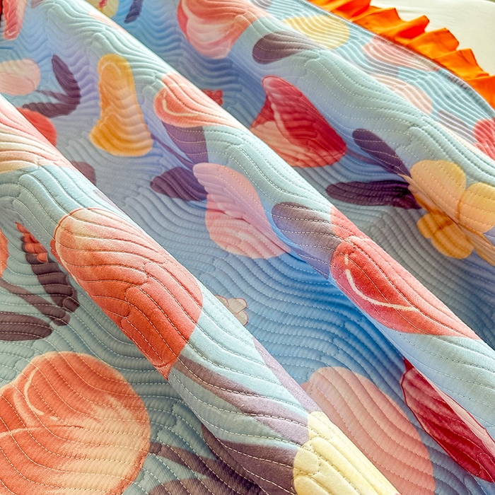 91家纺网 家纺一手货源 找家纺 恋绒家纺 2025新款全棉床盖纯棉夹棉床盖花边款直角款（可定做） 淡香花语