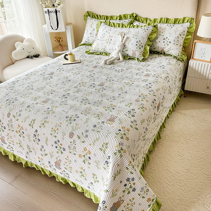 91家纺网 家纺一手货源 找家纺 恋绒家纺 2025新款全棉床盖纯棉夹棉床盖花边款直角款（可定做） 童趣花园