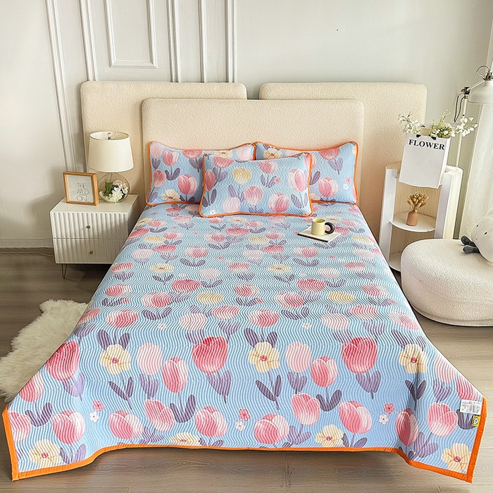 91家纺网 家纺一手货源 找家纺 恋绒家纺 2025新款全棉床盖纯棉夹棉床盖花边款直角款（可定做） 淡香花语