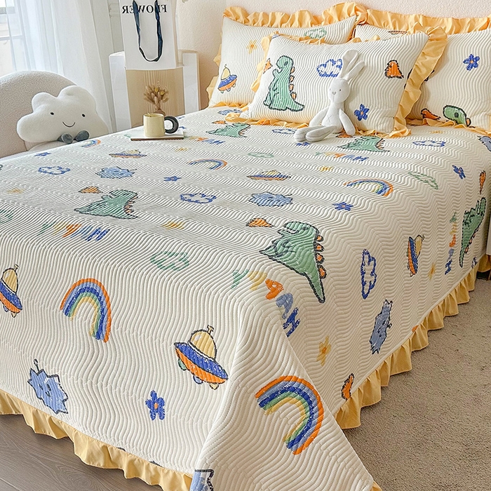 91家纺网 家纺一手货源 找家纺 恋绒家纺 2025新款全棉床盖纯棉夹棉床盖花边款直角款（可定做） 小恐龙