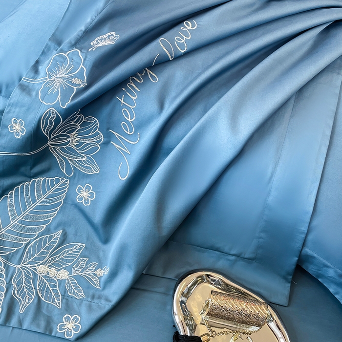 91家纺网 家纺一手货源 找家纺 2024新款亲肤棉磨毛刺绣四件套-花前悦夏 花前悦夏-深海蓝