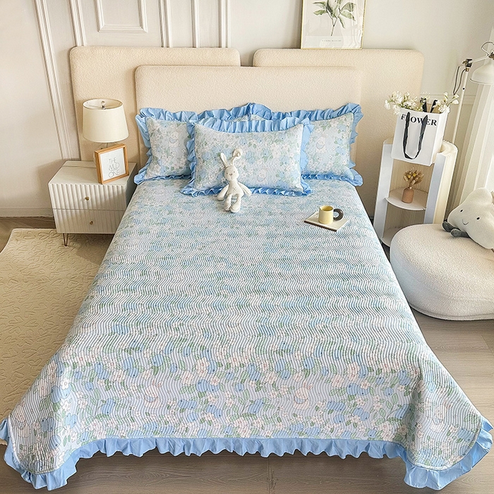 91家纺网 家纺一手货源 找家纺 恋绒家纺 2025新款全棉床盖纯棉夹棉床盖花边款直角款（可定做） 花兔精灵