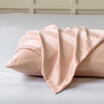 91家纺网 家纺一手货源 找家纺 红嘴企鹅 2025新款提花单品枕套 条纹提花粉色