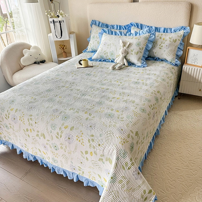 91家纺网 家纺一手货源 找家纺 恋绒家纺 2025新款全棉床盖纯棉夹棉床盖花边款直角款（可定做） 花韵清香