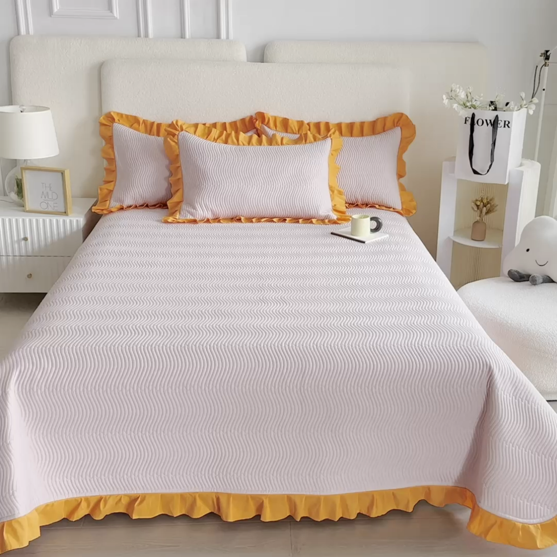 91家纺网 家纺一手货源 找家纺 恋绒家纺 2025新款全棉床盖纯棉夹棉床盖花边款直角款（可定做） 豆沙红