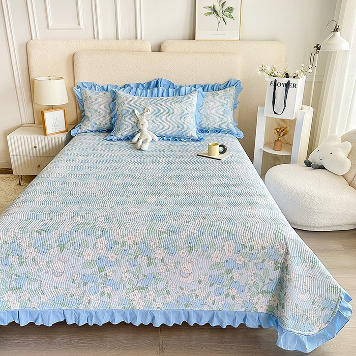 91家纺网 家纺一手货源 找家纺 恋绒家纺 2025新款全棉床盖纯棉夹棉床盖花边款直角款（可定做） 花兔精灵