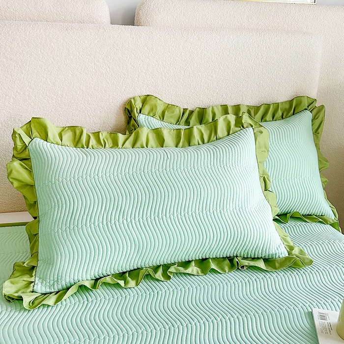 91家纺网 家纺一手货源 找家纺 恋绒家纺 2025新款全棉床盖纯棉夹棉床盖花边款直角款（可定做） 水光绿