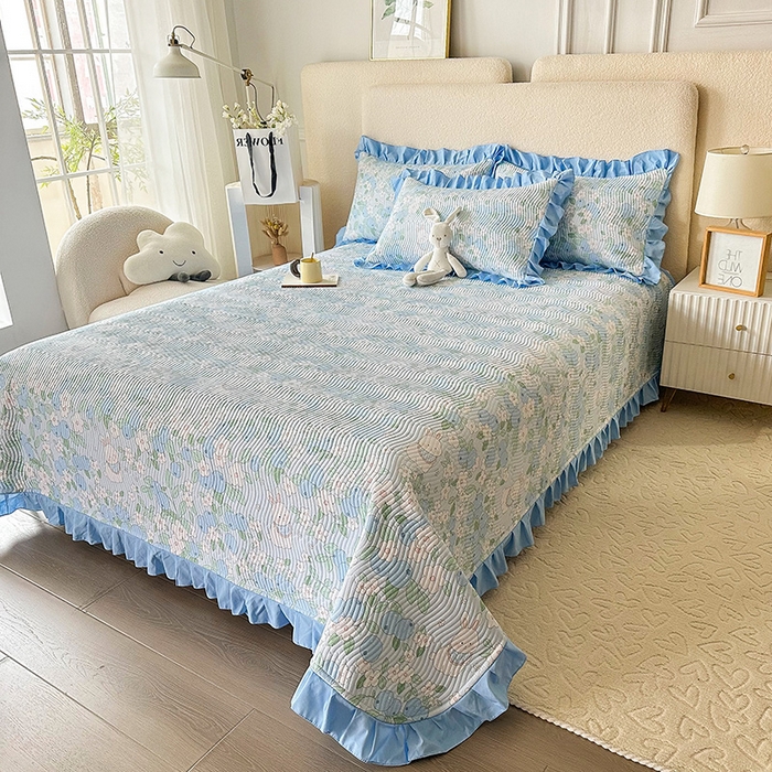 91家纺网 家纺一手货源 找家纺 恋绒家纺 2025新款全棉床盖纯棉夹棉床盖花边款直角款（可定做） 花兔精灵