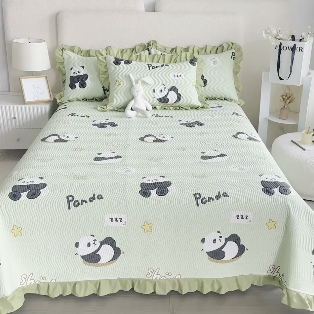 91家纺网 家纺一手货源 找家纺 恋绒家纺 2025新款全棉床盖纯棉夹棉床盖花边款直角款（可定做） 调皮熊猫