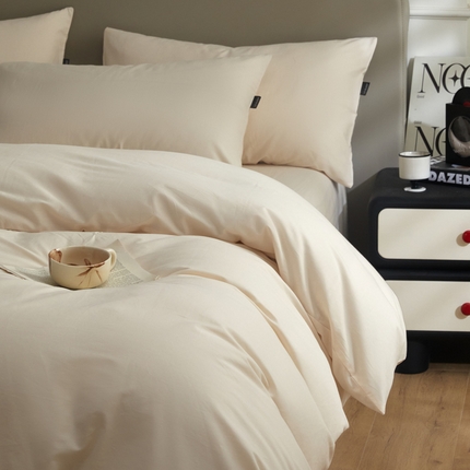 91家纺网 家纺一手货源 找家纺 莱登卡奴 2024新款全棉磨毛极简套件单品系列-四件套 磨毛-纯色奶昔白