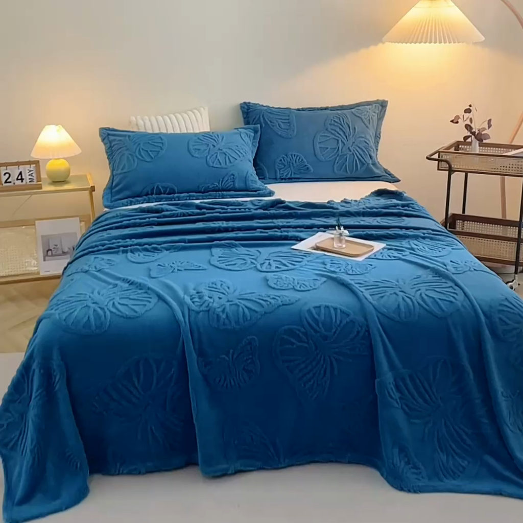 91家纺网 家纺一手货源 找家纺 芸锦豪 2024新款蝴蝶提花毛毯卷边款 蝴蝶提花卷边款-孔雀蓝