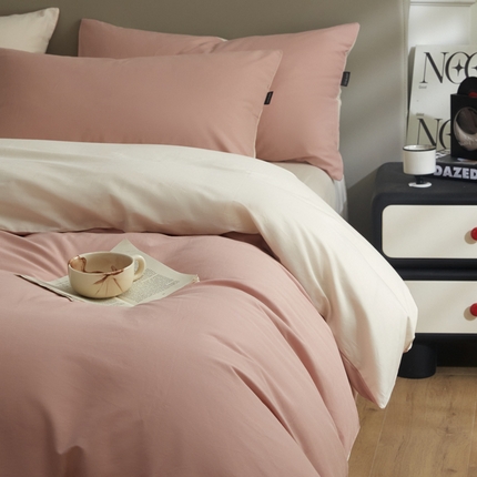 91家纺网 家纺一手货源 找家纺 莱登卡奴 2024新款全棉磨毛极简套件单品系列-四件套 磨毛-白桃粉拼奶昔白