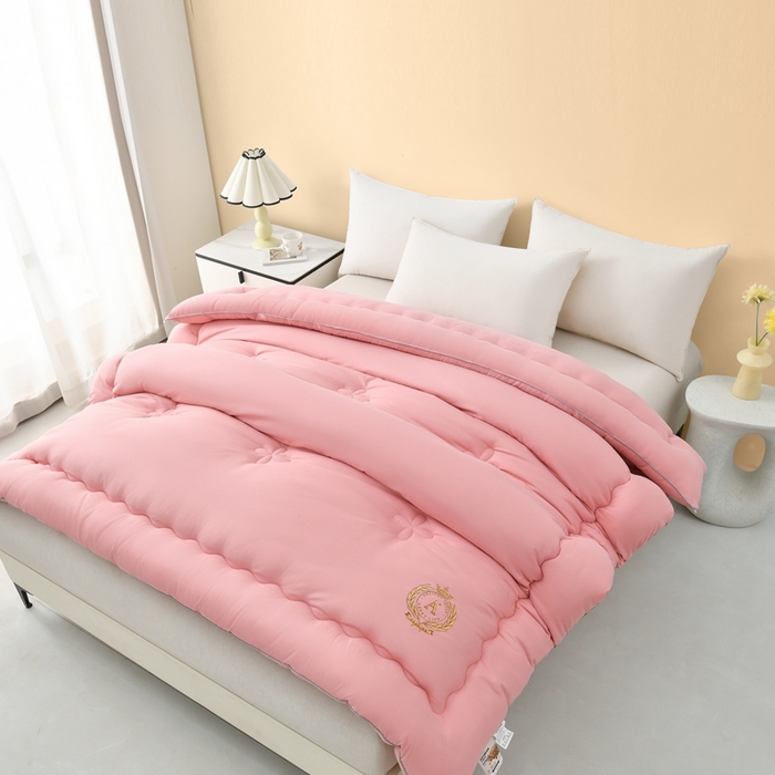 91家纺网 家纺一手货源 找家纺 瑶瑶家居床垫 2024年新款母婴级大豆纤维双拼被 洋红