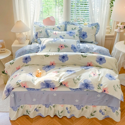 91家纺网 家纺一手货源 找家纺 美达家纺 2025新款全棉印花床裙四件套 花漫香-蓝