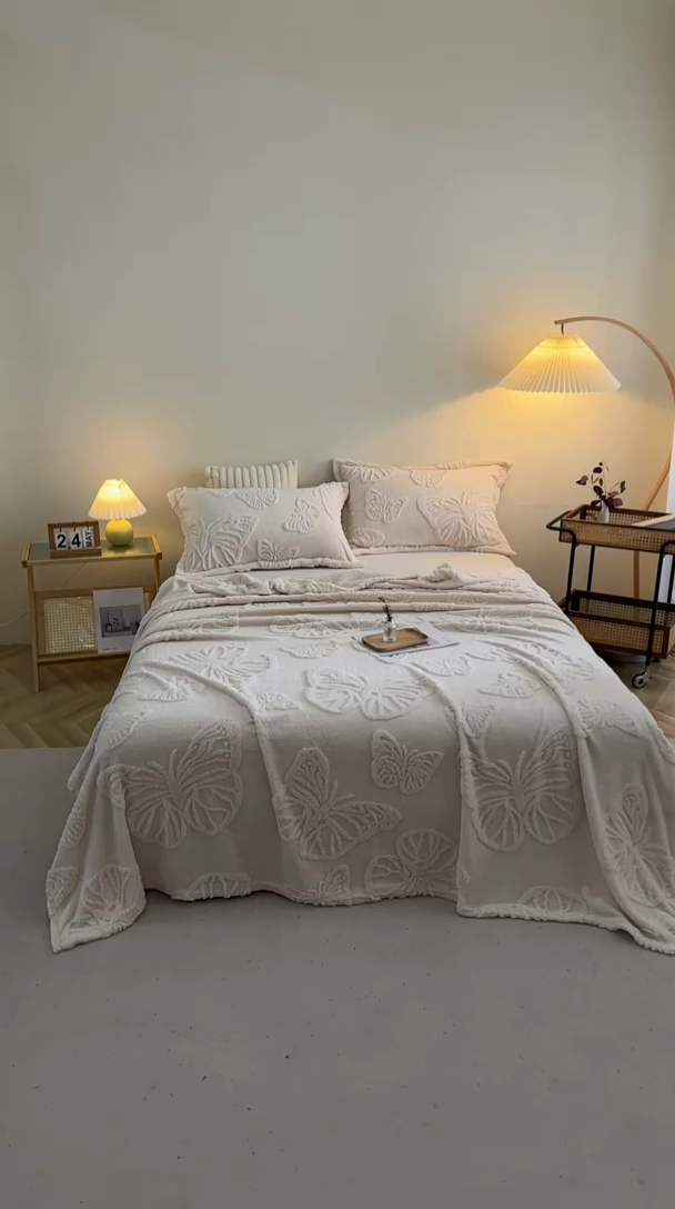 91家纺网 家纺一手货源 找家纺 芸锦豪 2024新款蝴蝶提花毛毯卷边款 蝴蝶提花卷边款-米杏色