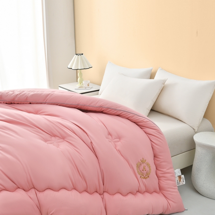 91家纺网 家纺一手货源 找家纺 瑶瑶家居床垫 2024年新款母婴级大豆纤维双拼被 洋红