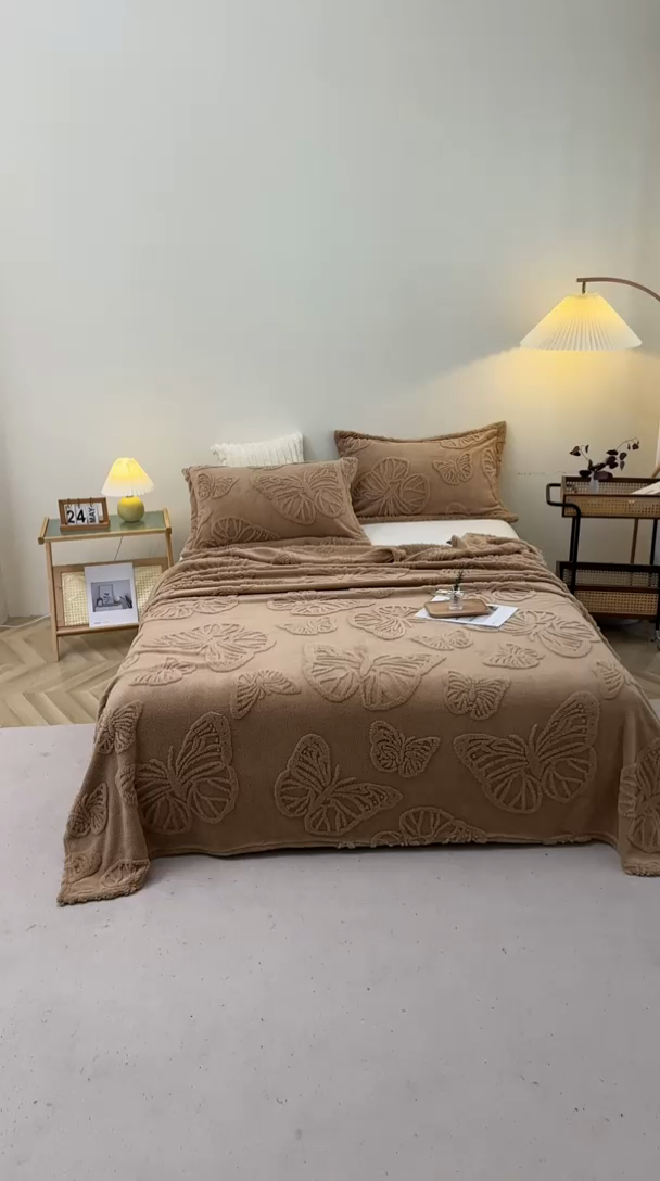 91家纺网 家纺一手货源 找家纺 芸锦豪 2024新款蝴蝶提花毛毯卷边款 蝴蝶提花卷边款-咖色