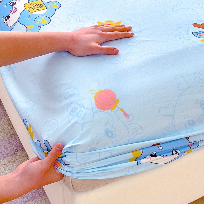 91家纺网 家纺一手货源 找家纺 金鑫汇家纺 2024新款全棉卡通印花单品床笠系列 瑞龙送福