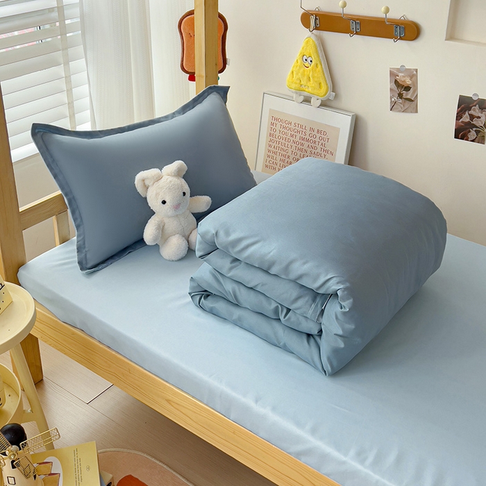 91家纺网 家纺一手货源 找家纺 楠沐家纺 2025新款亲肤芦荟棉印花学生宿舍上下铺四件套三件套 月光雾蓝