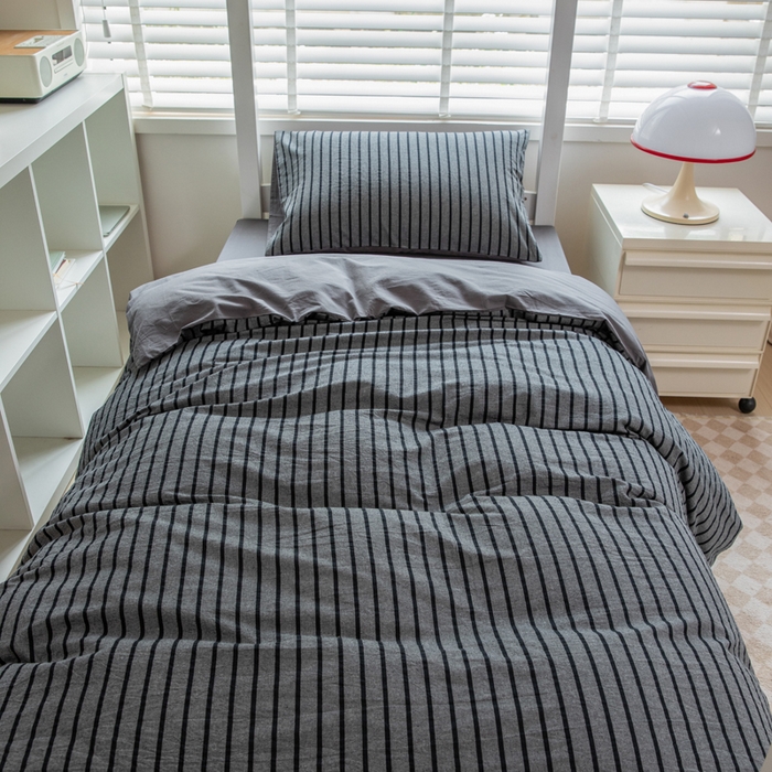 91家纺网 家纺一手货源 找家纺 柠萌家居 2025新款无印良品风色织水洗棉A类学生宿舍三件套 白日梦想家-黑