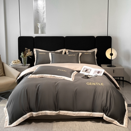 91家纺网 家纺一手货源 找家纺 首尔家纺 2024新款水洗真丝四件套宽边款布达佩斯系列 布达佩斯-深灰拼米咖