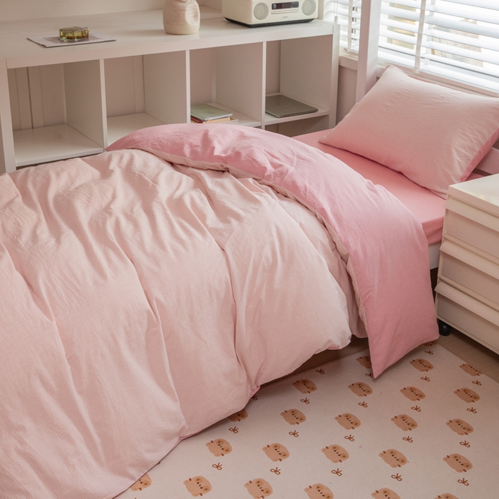 91家纺网 家纺一手货源 找家纺 柠萌家居 2025新款无印良品风色织水洗棉A类学生宿舍三件套 粉密条