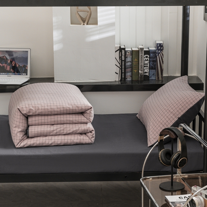 91家纺网 家纺一手货源 找家纺 柠萌家居 2025新款无印良品风色织水洗棉A类学生宿舍三件套 丁香粉格