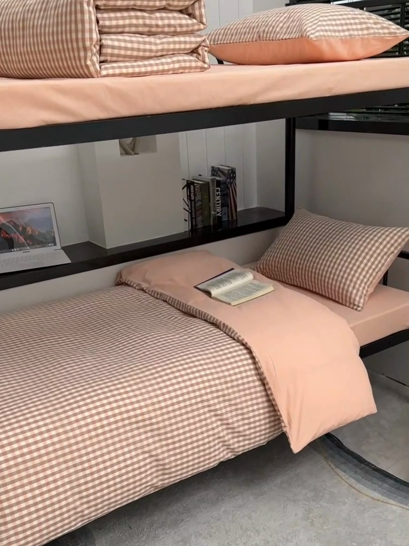 91家纺网 家纺一手货源 找家纺 柠萌家居 2025新款无印良品风色织水洗棉A类学生宿舍三件套 蜜粉格