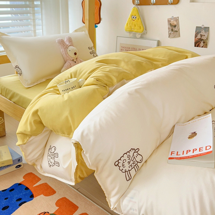 91家纺网 家纺一手货源 找家纺 楠沐家纺 2025新款亲肤芦荟棉印花学生宿舍上下铺四件套三件套 小绵羊黄