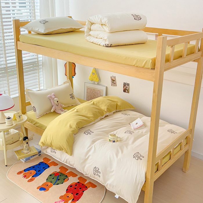 91家纺网 家纺一手货源 找家纺 楠沐家纺 2025新款亲肤芦荟棉印花学生宿舍上下铺四件套三件套 小绵羊黄