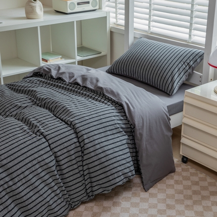 91家纺网 家纺一手货源 找家纺 （总）柠萌家居 2025新款无印良品风色织水洗棉A类学生宿舍三件套,白日梦想家-黑,冰激凌绿,初享时光-浅蓝,丁香粉格,豆沙深灰,粉密条,灰密条,简兮蓝,蓝调格,蓝小格,留恋时光-黑,麦凯蓝,米密条,蜜粉格,浅蓝粉,浅蓝灰,尚品灰,深灰浅灰,天蓝奶黄,小格绿,星辰蓝桔,星空紫格