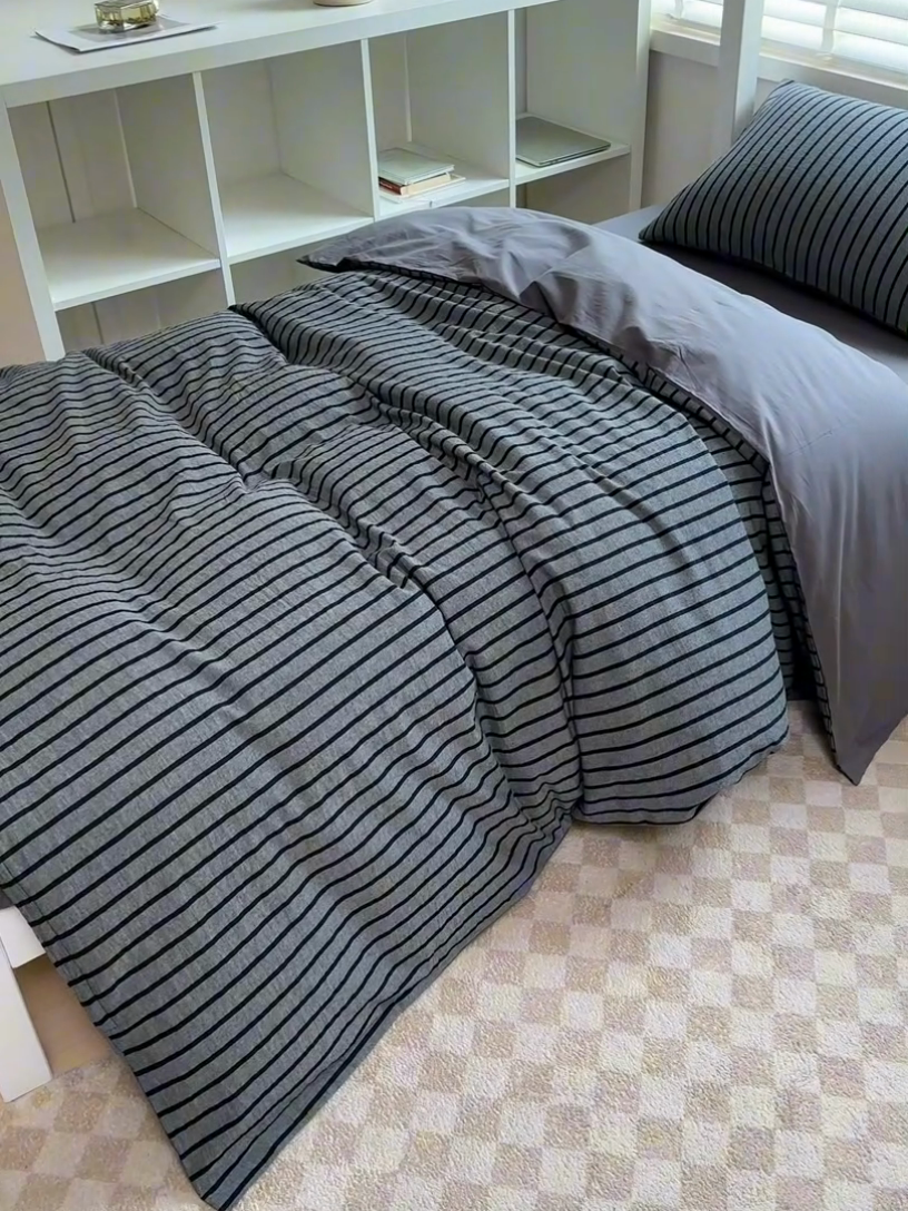 91家纺网 家纺一手货源 找家纺 柠萌家居 2025新款无印良品风色织水洗棉A类学生宿舍三件套 白日梦想家-黑