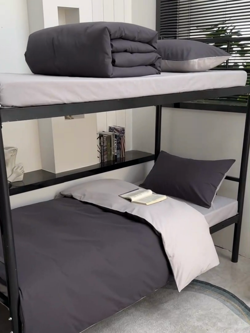 91家纺网 家纺一手货源 找家纺 柠萌家居 2025新款无印良品风色织水洗棉A类学生宿舍三件套 深灰浅灰