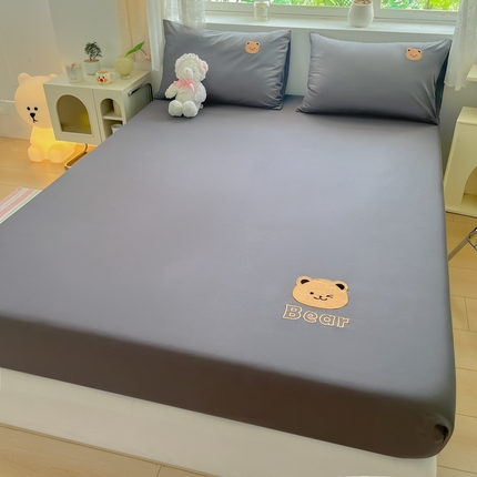 91家纺网 家纺一手货源 找家纺 九亭家纺  2024新款熊熊系列全棉刺绣单层床笠 熊熊-高级灰