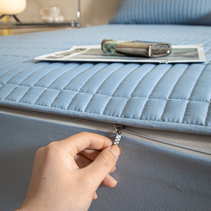 91家纺网 家纺一手货源 找家纺 雪云美 六面全包夹棉床笠拉链款A类原棉床垫套子床罩 格韵-天空蓝