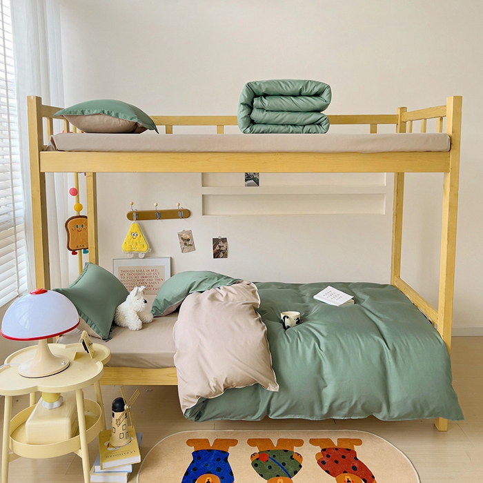 91家纺网 家纺一手货源 找家纺 楠沐家纺 2025新款亲肤芦荟棉印花学生宿舍上下铺四件套三件套 军绿+浅驼