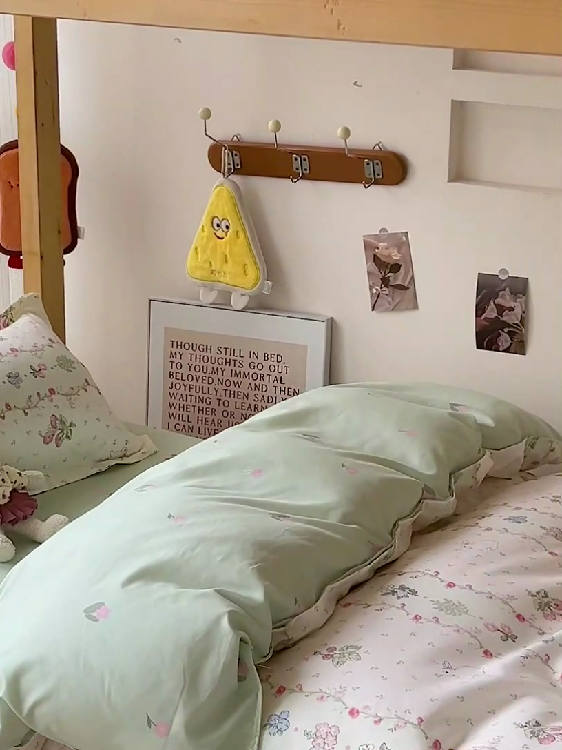 91家纺网 家纺一手货源 找家纺 楠沐家纺 2025新款亲肤芦荟棉印花学生宿舍上下铺四件套三件套 草莓小兔