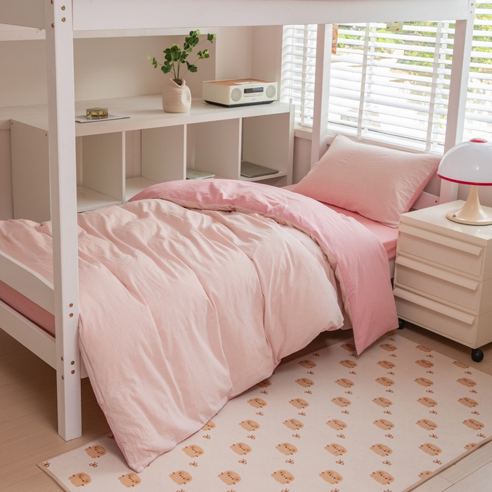 91家纺网 家纺一手货源 找家纺 柠萌家居 2025新款无印良品风色织水洗棉A类学生宿舍三件套 粉密条