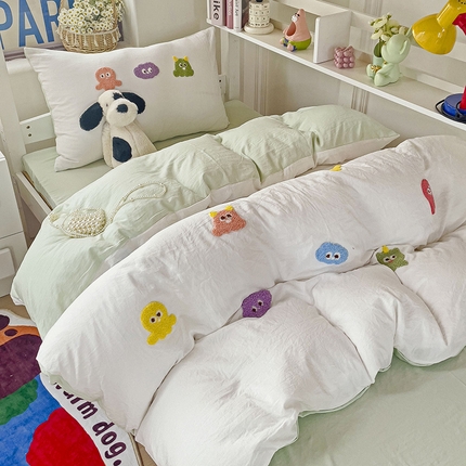 91家纺网 家纺一手货源 找家纺 （总）韩巢家纺 2024新款超柔水洗棉毛巾绣学生宿舍上下铺单件被套-小精灵系列