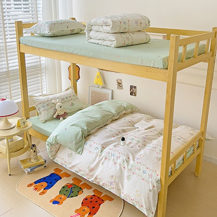 楠沐家纺 2025新款亲肤芦荟棉印花学生宿舍上下铺四件套三件套 草莓小兔