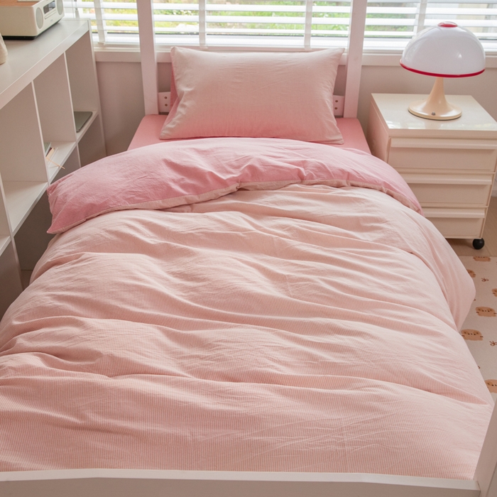 91家纺网 家纺一手货源 找家纺 柠萌家居 2025新款无印良品风色织水洗棉A类学生宿舍三件套 粉密条