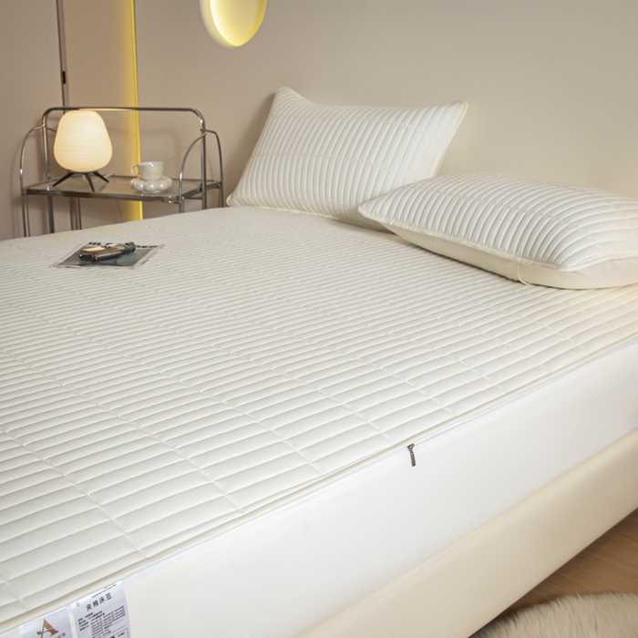 91家纺网 家纺一手货源 找家纺 雪云美 六面全包夹棉床笠拉链款A类原棉床垫套子床罩 格韵-珍珠白